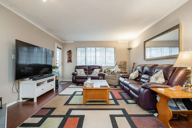 303 15338 18 AVENUE - photo 4 of 28