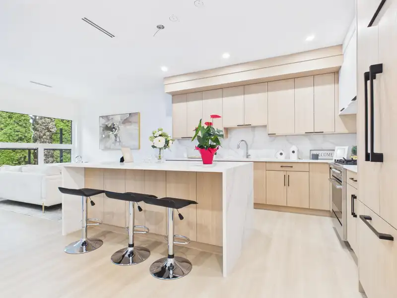 1 6118 IRMIN STREET - photo 2 of 26