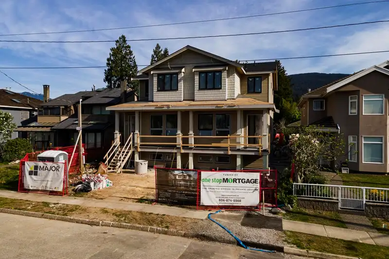 258 E 21ST STREET - photo 2 of 39