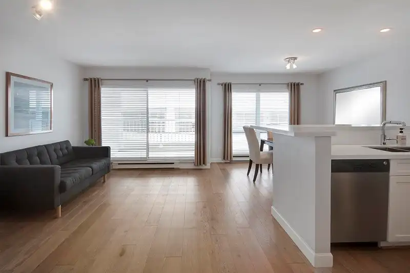 203 985 W 10TH AVENUE - photo 3 of 24