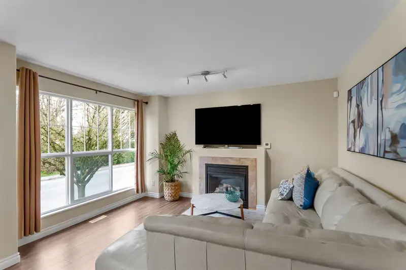 11469 207 STREET - photo 2 of 25