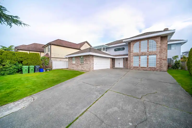 5611 HOLT AVENUE - photo 2 of 39