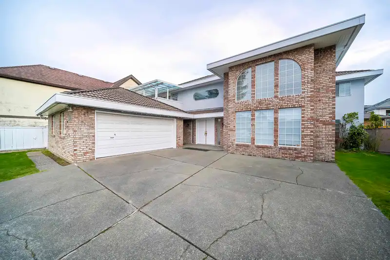 5611 HOLT AVENUE - photo 3 of 39