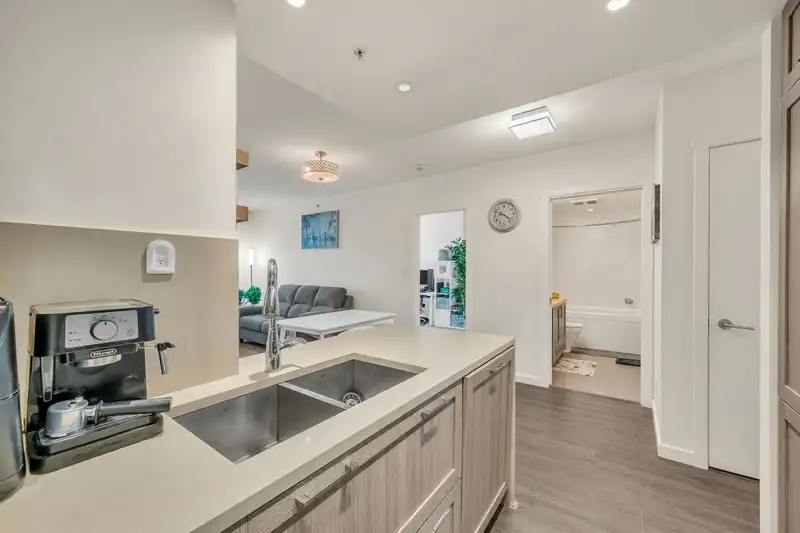 504 5598 ORMIDALE STREET - photo 3 of 19