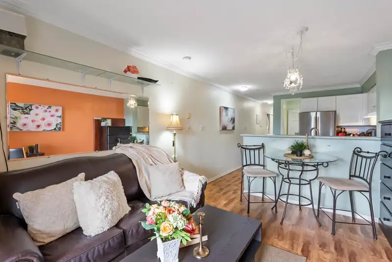 202 868 KINGSWAY WAY - photo 3 of 14