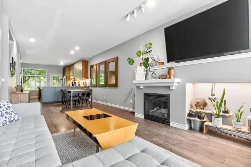 26 18828 69 AVENUE - photo 3 of 35