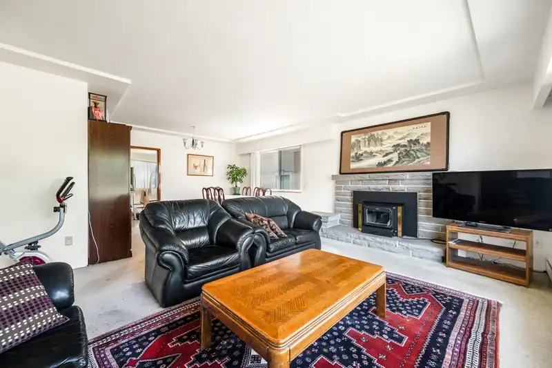 6758 KILLARNEY STREET - photo 4 of 30