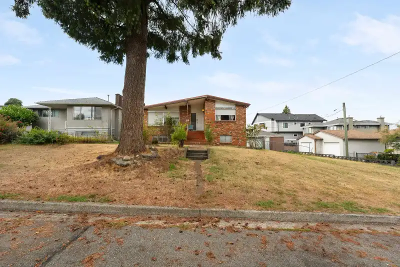 4561 MANOR STREET - photo 1 of 38