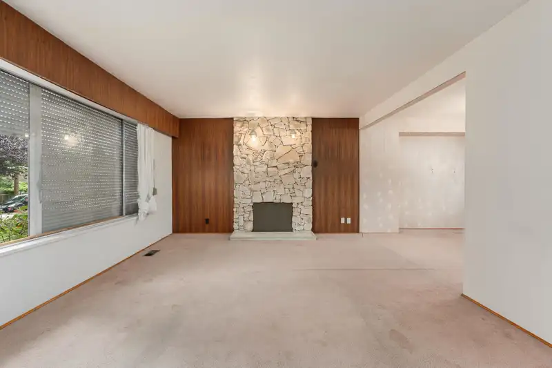 4561 MANOR STREET - photo 3 of 38