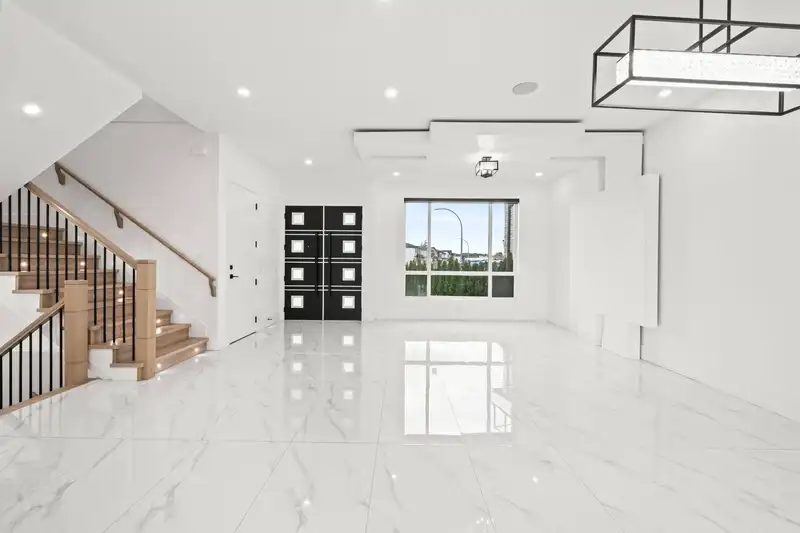 2540 TERMINAL COURT - photo 2 of 40