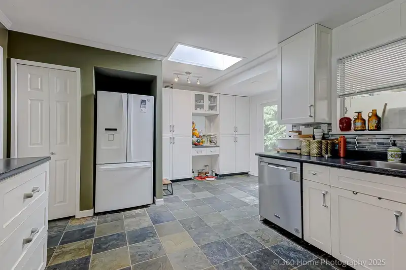 5105 8A AVENUE - photo 3 of 28