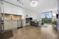 1103 3007 GLEN DRIVE - thumbnail 6