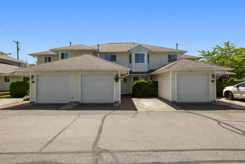 18 21928 48 AVENUE - photo 2 of 38