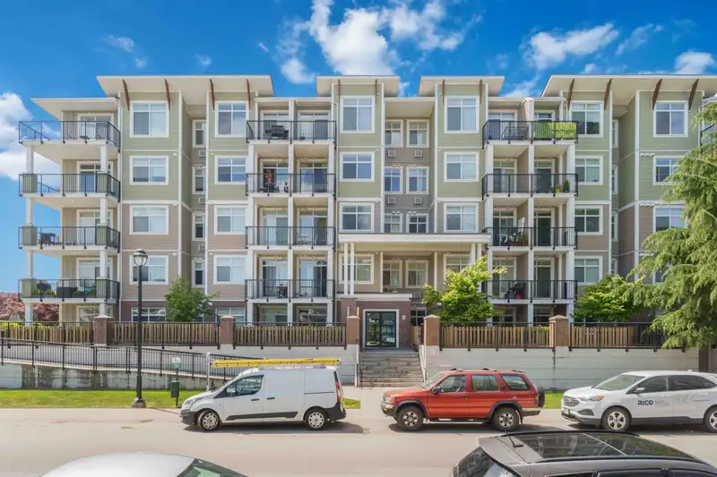 118 20696 EASTLEIGH CRESCENT - photo 1 of 40