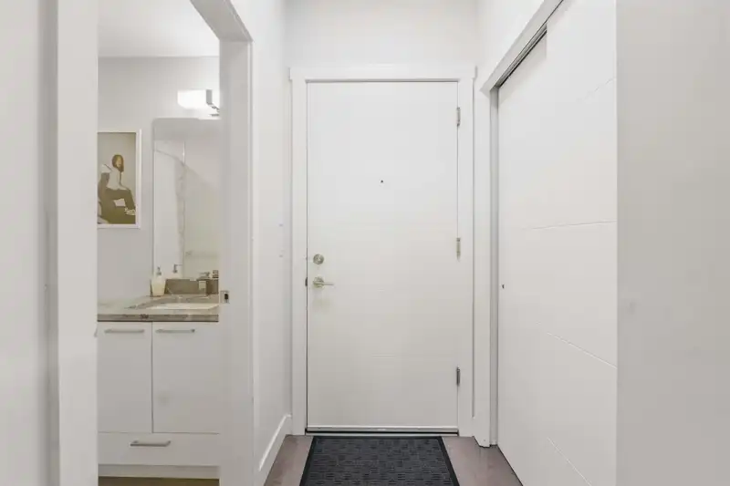 118 20696 EASTLEIGH CRESCENT - photo 2 of 40