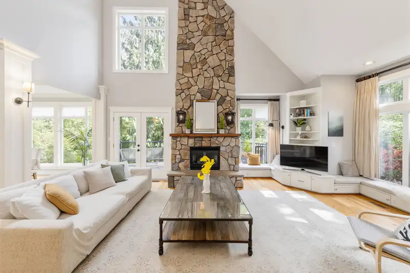 17015 105A AVENUE - photo 4 of 40