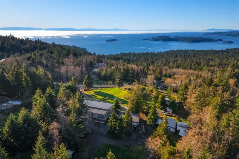 465 SUNSET ROAD - photo 1 of 40