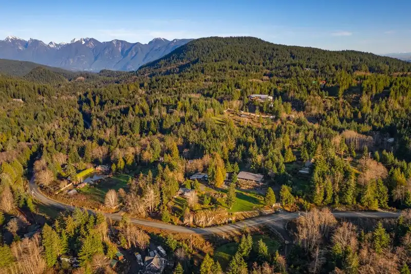 465 SUNSET ROAD - photo 2 of 40