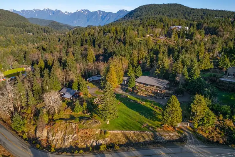 465 SUNSET ROAD - photo 3 of 40