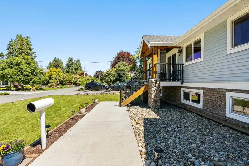 8952 HADDEN STREET - photo 4 of 39