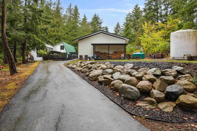 505 BAYVIEW DRIVE - photo 3 of 38