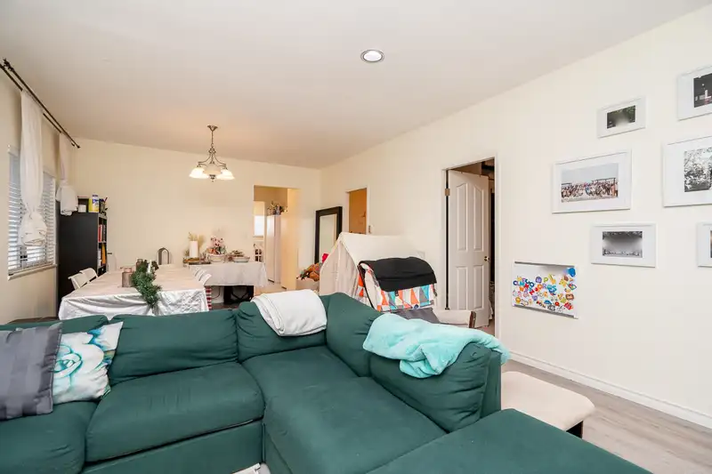 156 E 53RD AVENUE - photo 3 of 17