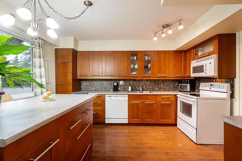 1 10900 SPRINGMONT DRIVE - photo 2 of 35