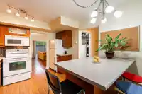 1 10900 SPRINGMONT DRIVE - thumbnail 3