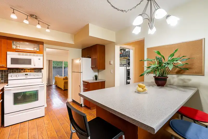 1 10900 SPRINGMONT DRIVE - photo 3 of 35