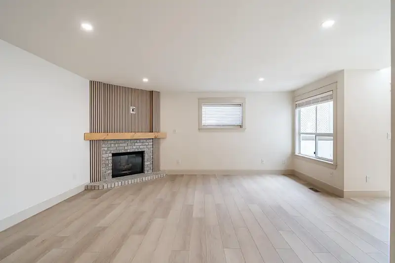 1304 21937 48 AVENUE - photo 2 of 19