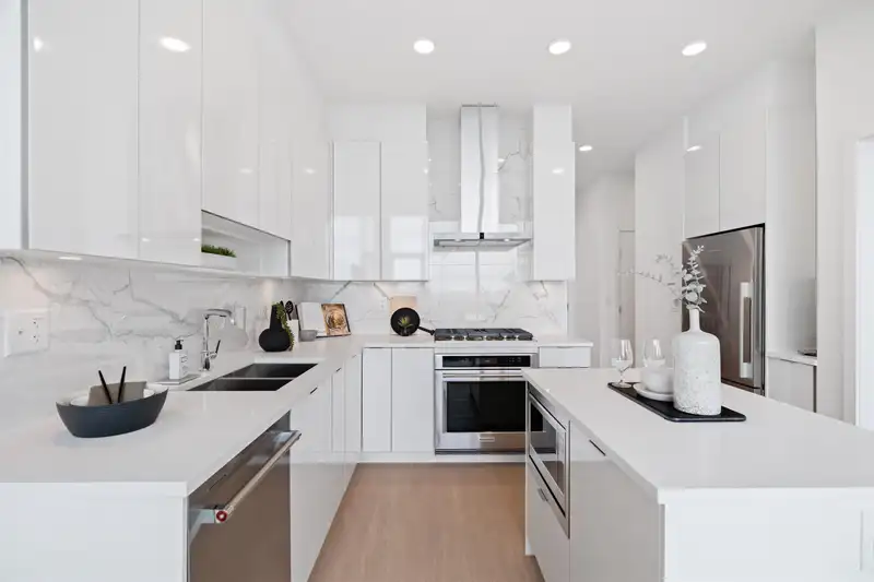 2307 555 SYDNEY AVENUE - photo 3 of 33