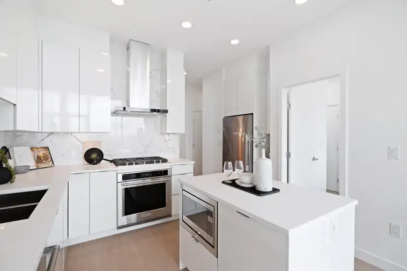 2307 555 SYDNEY AVENUE - photo 4 of 33