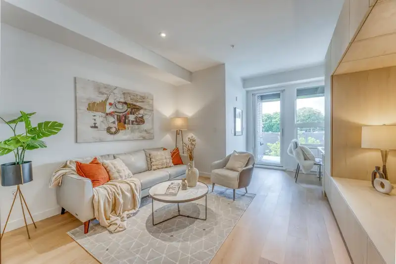 512 2471 ST. GEORGE STREET - photo 4 of 31