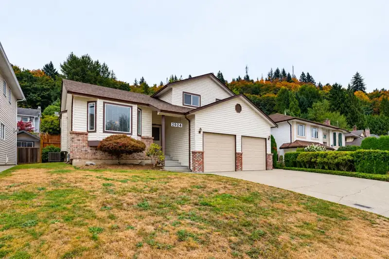2924 GLENSHIEL DRIVE - photo 2 of 40