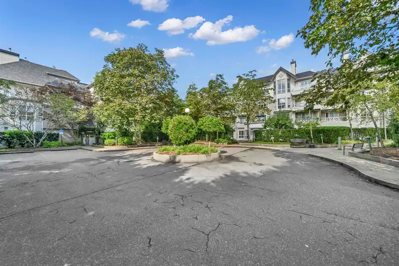 430 9979 140 STREET - photo 2 of 23