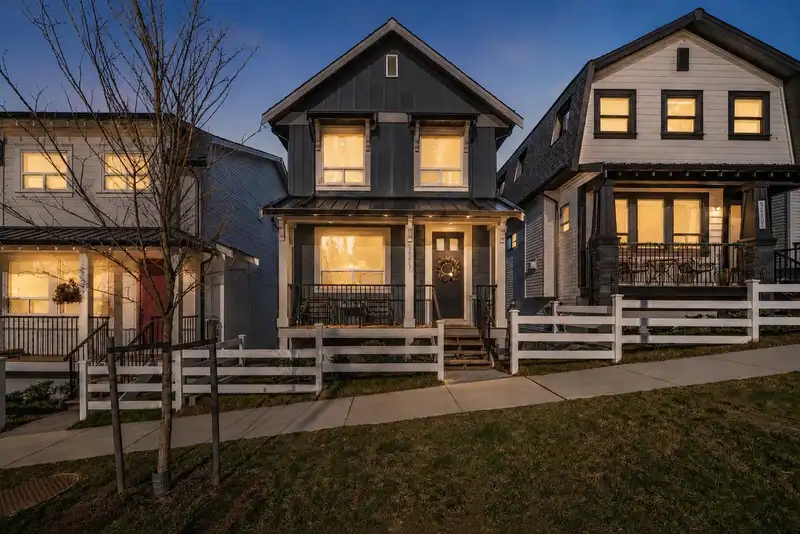 25097 112 AVENUE - photo 4 of 39