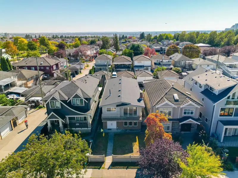 166 E 51ST AVENUE - photo 4 of 40