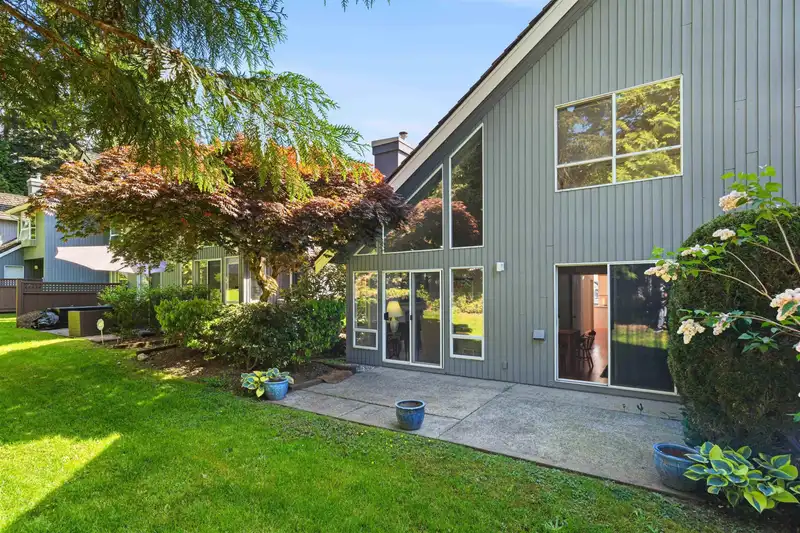 5 1925 INDIAN RIVER CRESCENT - photo 1 of 26