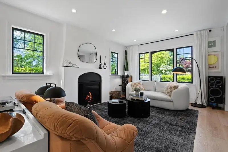 3392 W 8TH AVENUE - photo 4 of 40