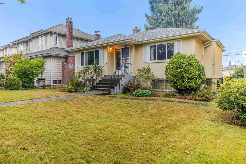 3039 W 20TH AVENUE - photo 2 of 40