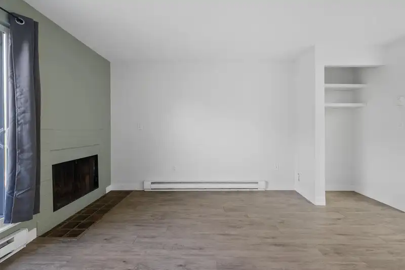 3 1355 W 4TH AVENUE - photo 3 of 22