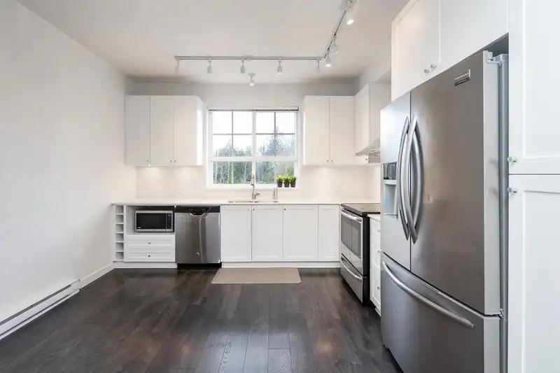 9 8438 207A STREET - photo 2 of 28