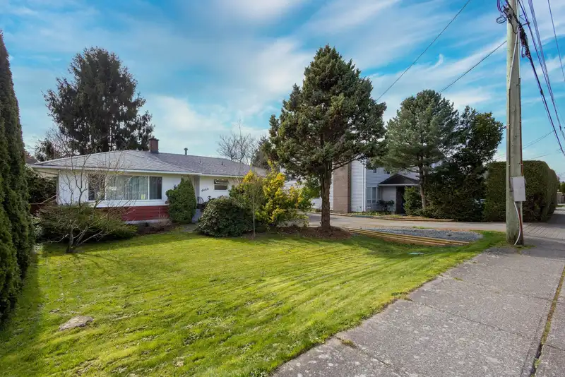 4460 WILLIAMS ROAD - photo 1 of 30