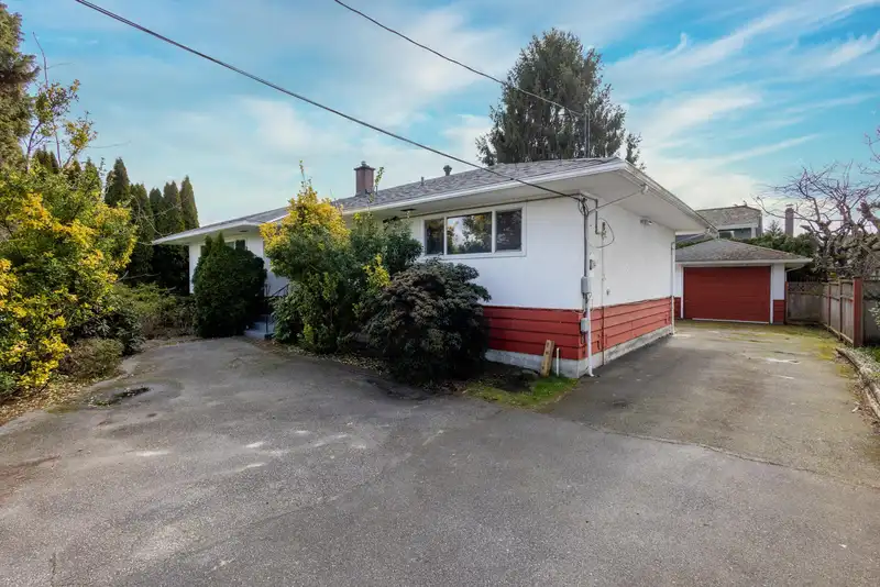 4460 WILLIAMS ROAD - photo 2 of 30