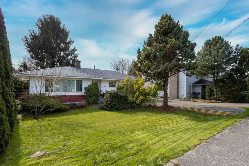 4460 WILLIAMS ROAD - photo 3 of 30