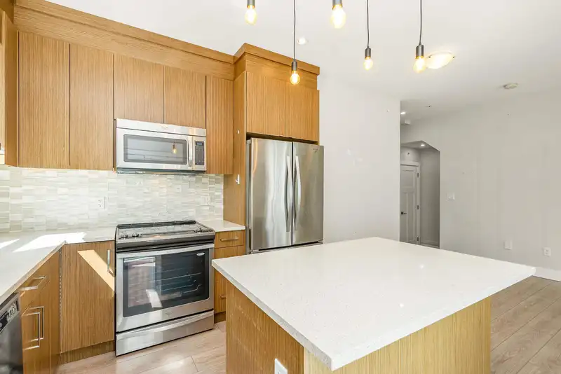 13 20856 76 AVENUE - photo 4 of 35