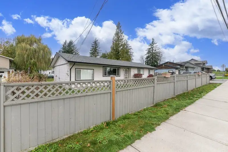 2561 ROSS ROAD - photo 4 of 29