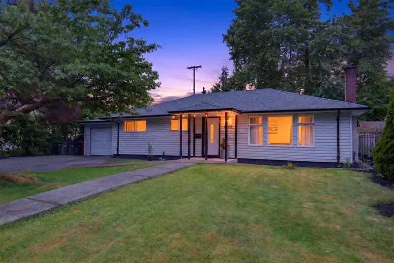 10871 ORIOLE DRIVE - photo 1 of 38