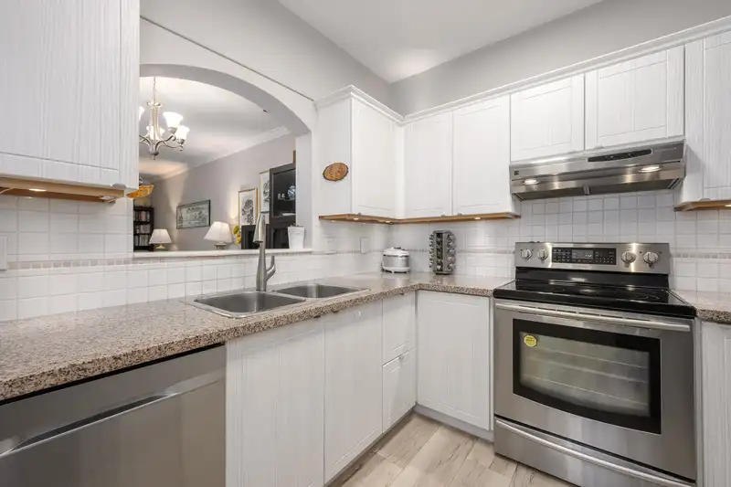 204 2995 PRINCESS CRESCENT - photo 3 of 39