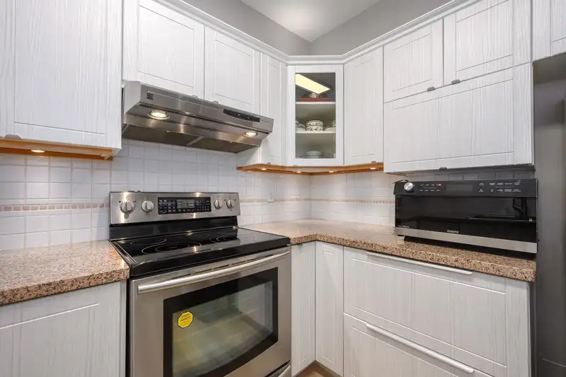 204 2995 PRINCESS CRESCENT - photo 4 of 39